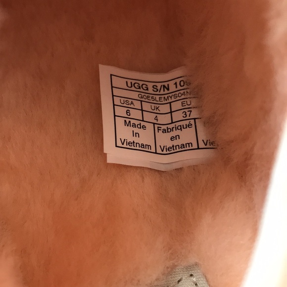 New UGG Fluff Yeah Slide Scallop - Picture 5 of 9